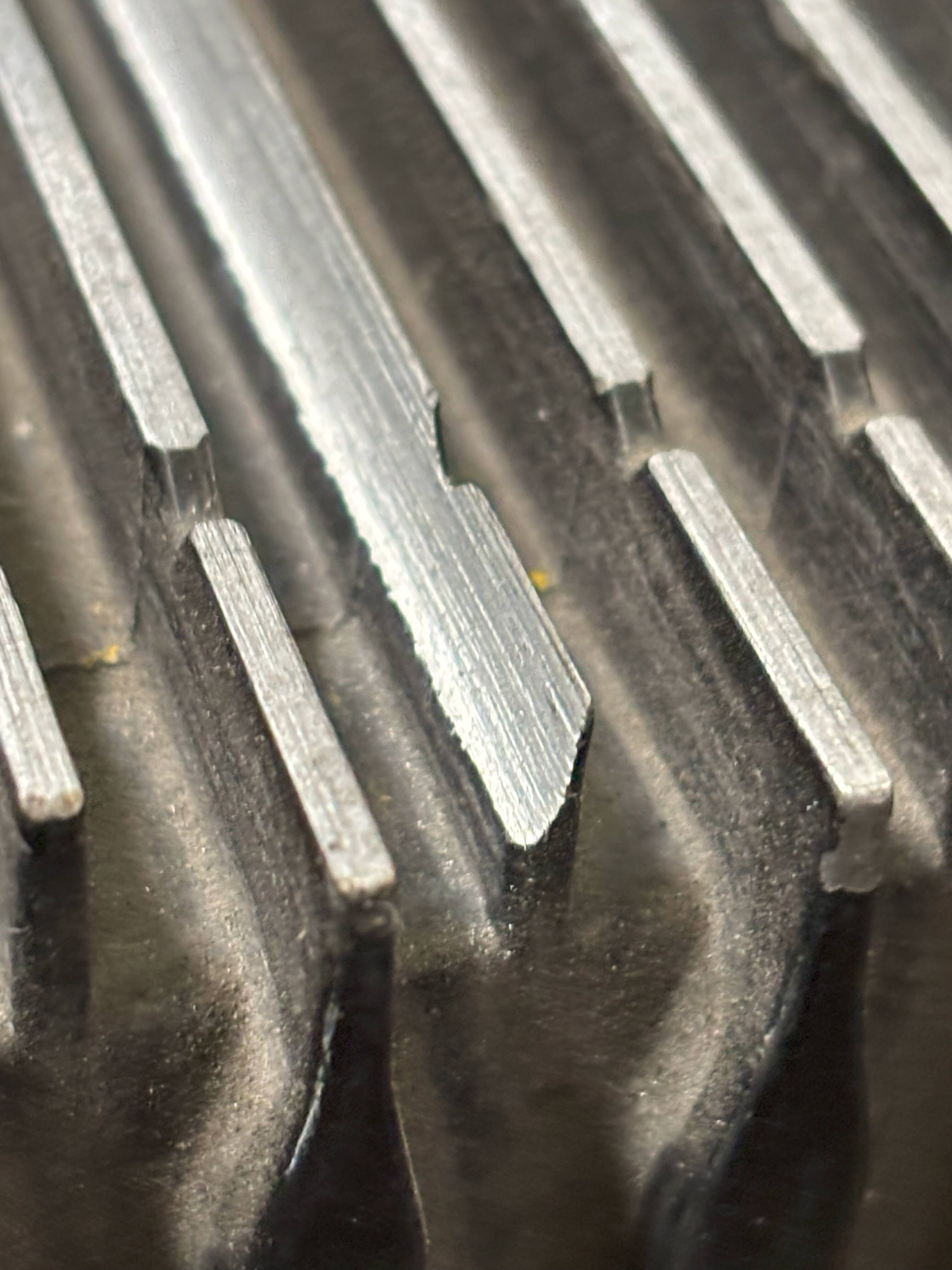 img-damaged-escalator-step-treads